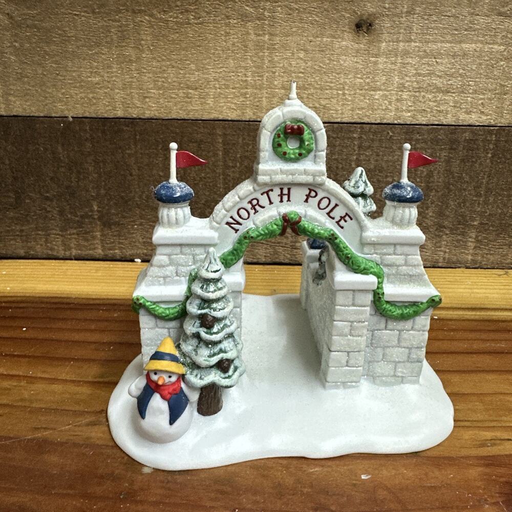 Dept 56 North Pole Gate Heritage Village Collection #5632-4 In Box